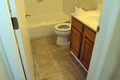 5727-2nd-floor-bathroom